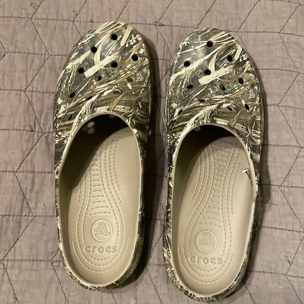 Crocs camo mules